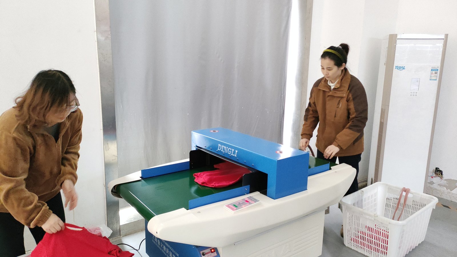 Needle detection station