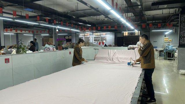 04 fabric cutting