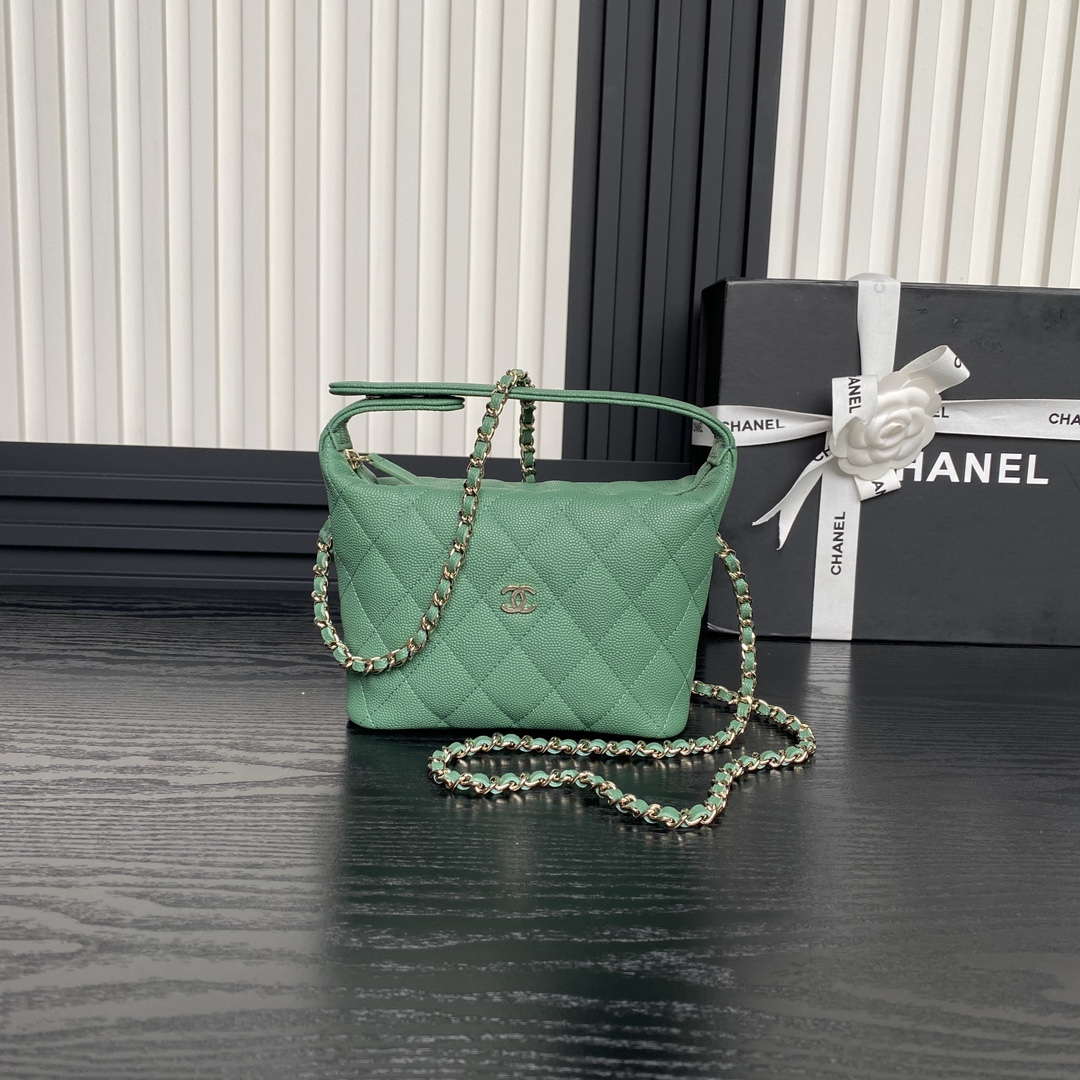 Chanel 25C AP4386 Hobo Bag Grained Calfskin Green