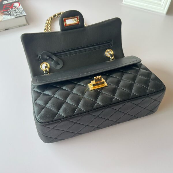 Luxury Women CF23 Classic Flap Bags Sheepskin Gold Buckle G1113