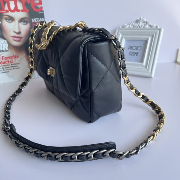 Luxury Women Shiny Lambskin Flap Bag G1160 Black