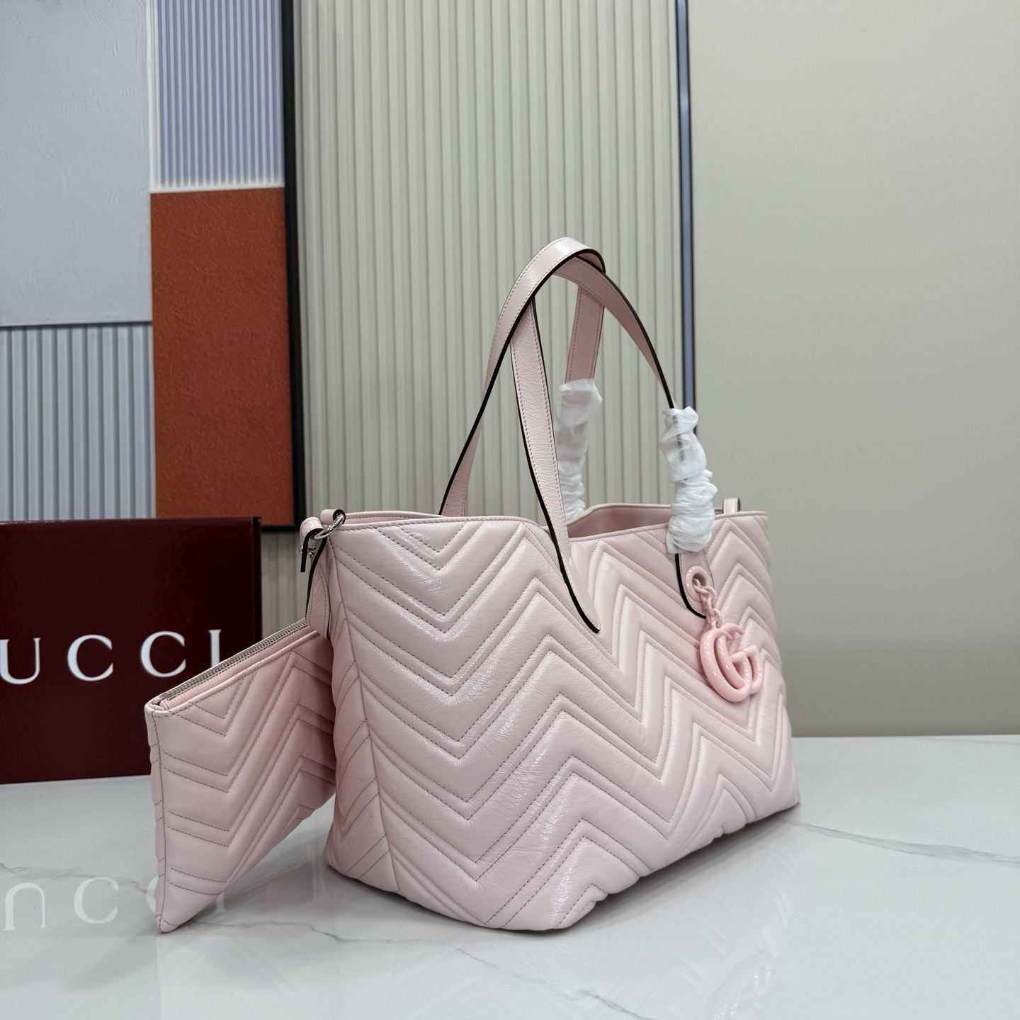 Inside the Gucci 855279_2: Why This Gucci Bag Is Worth It