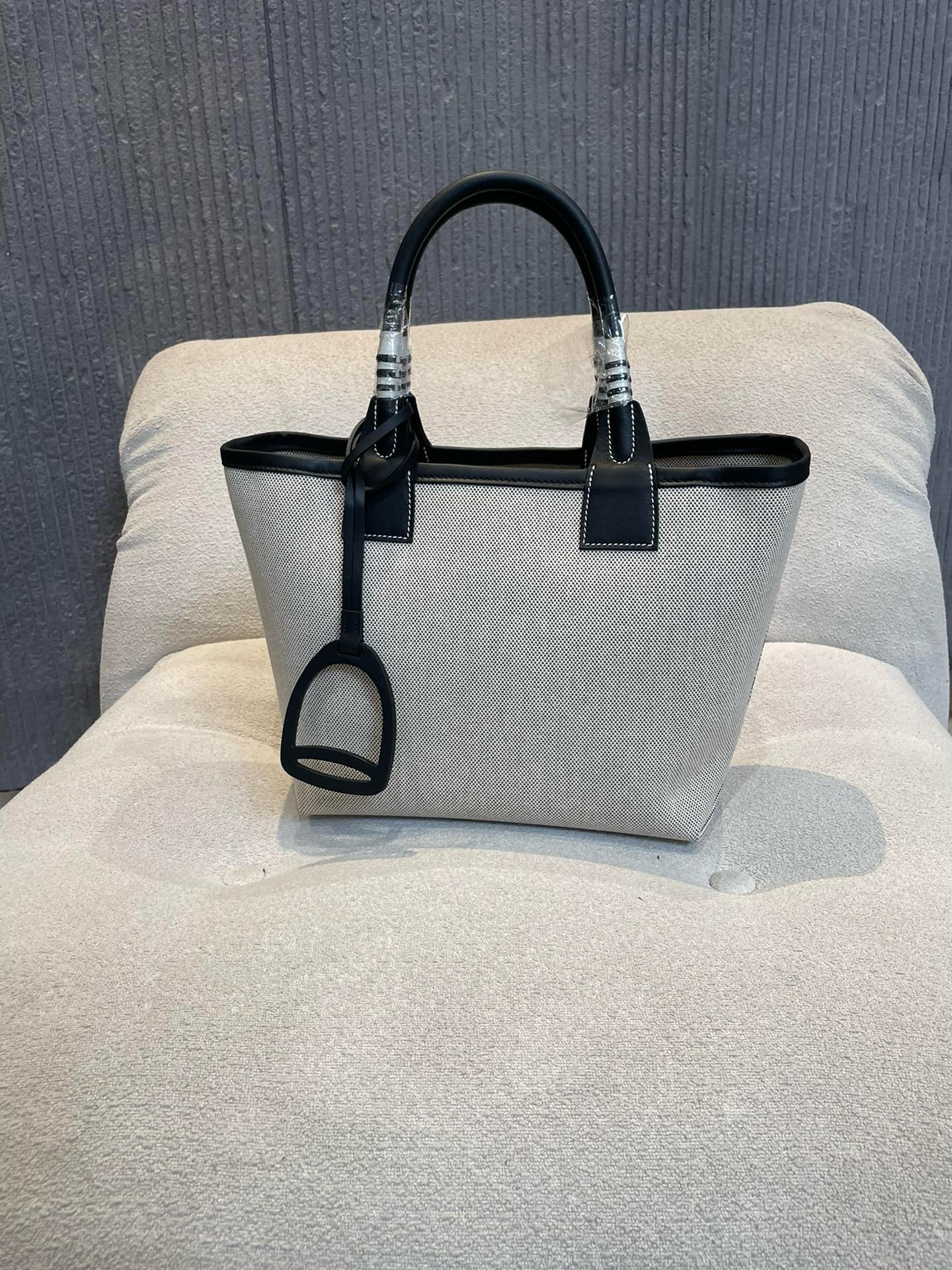 Inside the Hermes Steeple 25 Bags 05: Why This Hermès Bag Is Worth It