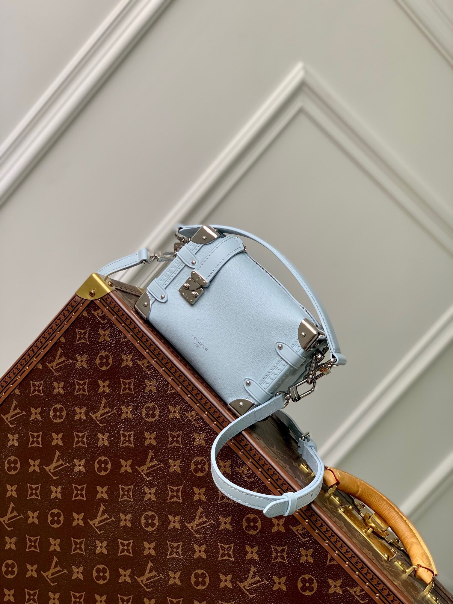 Inside the LV M25067浅蓝: Why This Louis Vuitton Bag Is Worth It