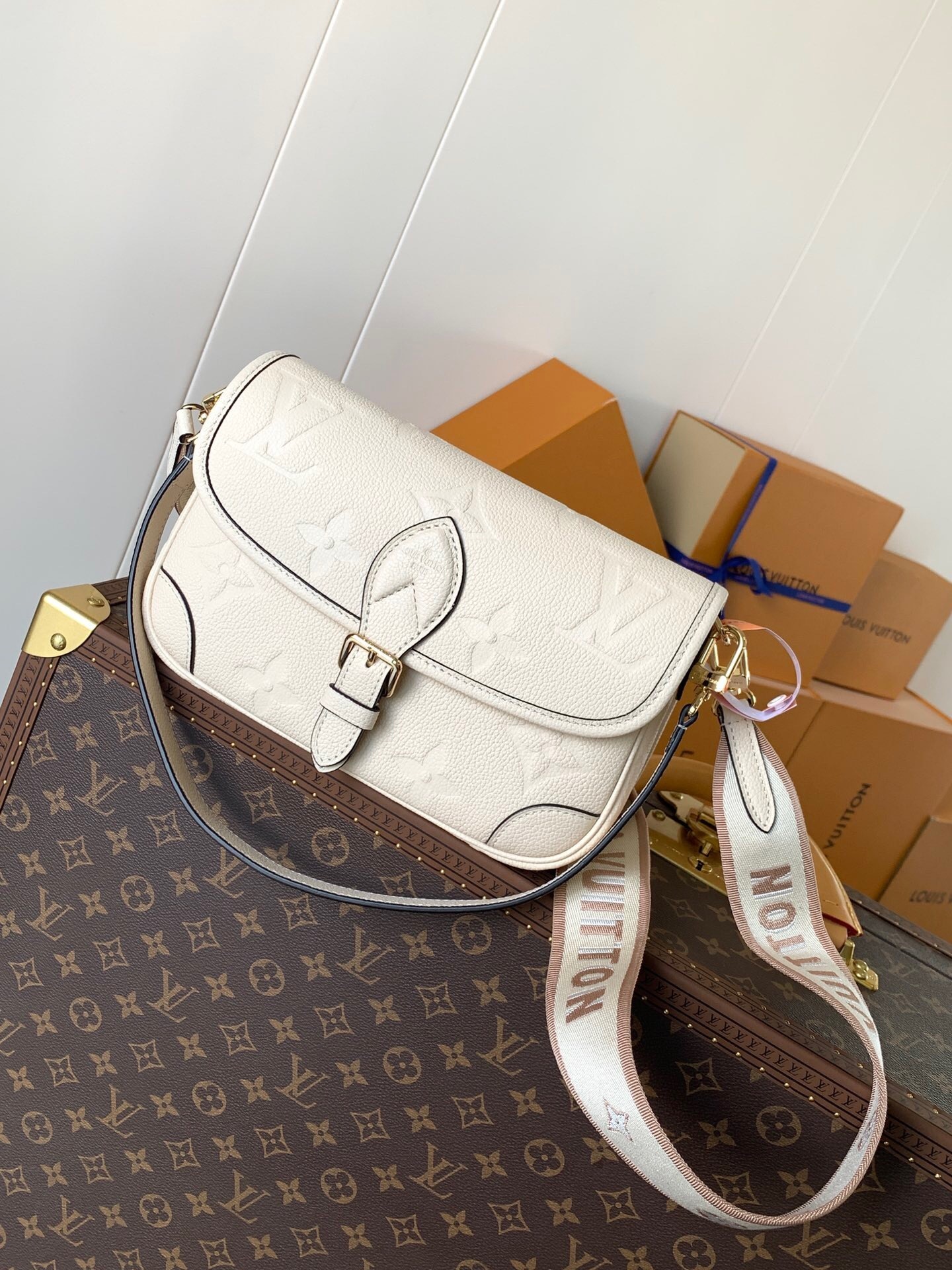 LV 23 – Louis Vuitton Designer Bag Review & Style Guide