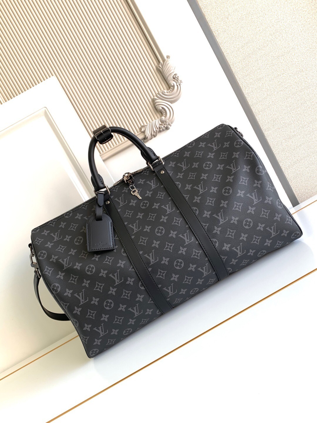 LV 𝐌𝟒𝟎𝟔𝟎𝟒 – Everything You Need to Know About This Louis Vuitton Bag