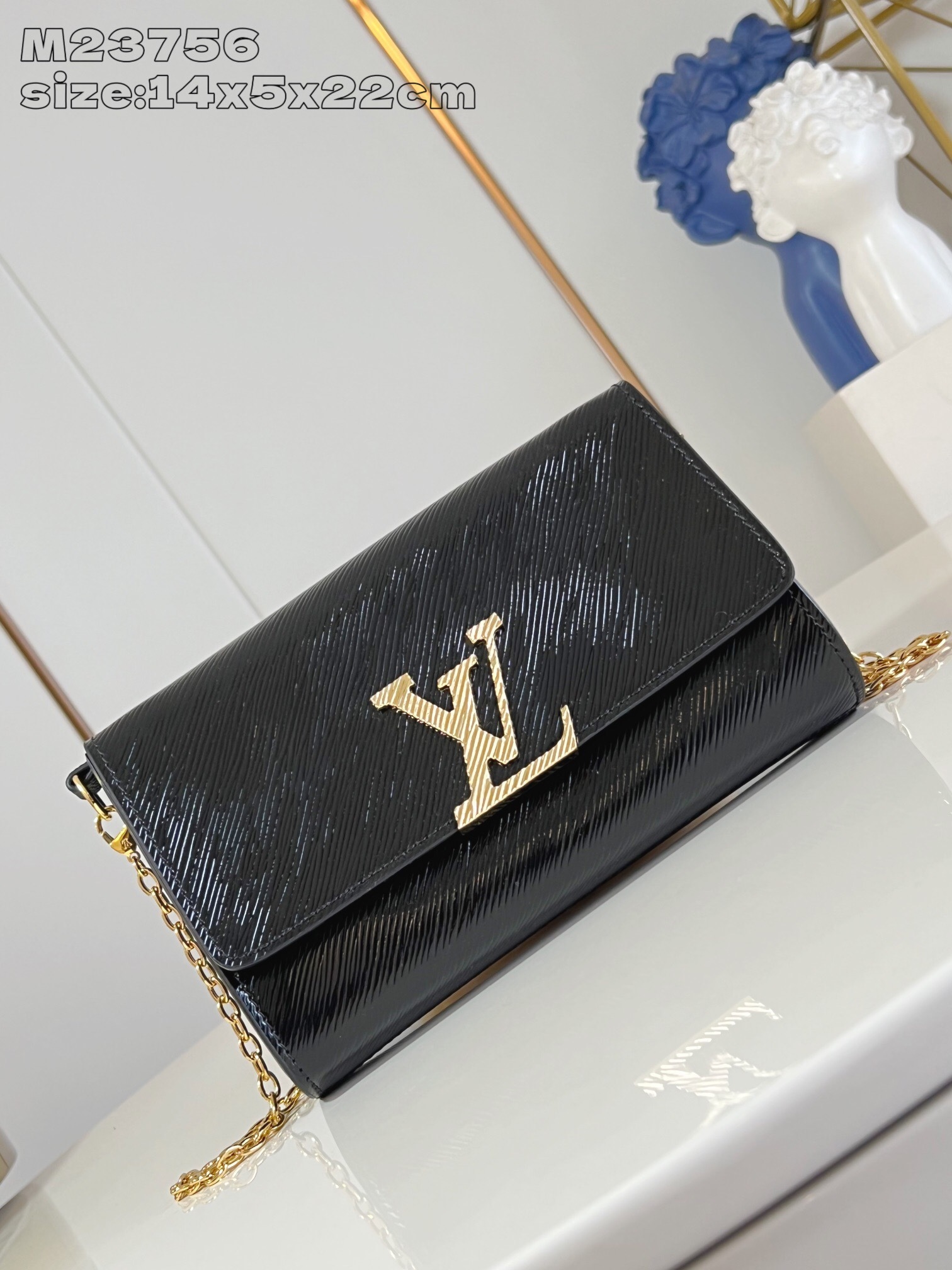 LV M23756 04 | Louis Vuitton Luxury Handbag Spotlight