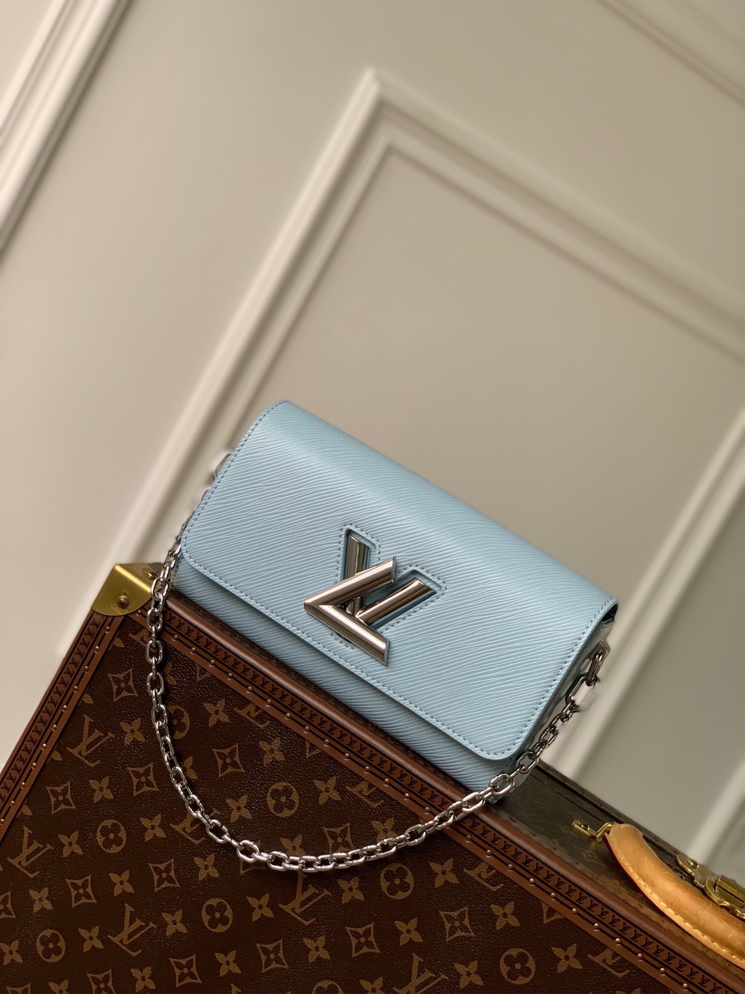 LV M24566蓝色 | Louis Vuitton Luxury Handbag Spotlight