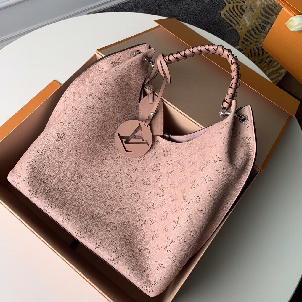 LV M53188 02 | Louis Vuitton Luxury Handbag Spotlight