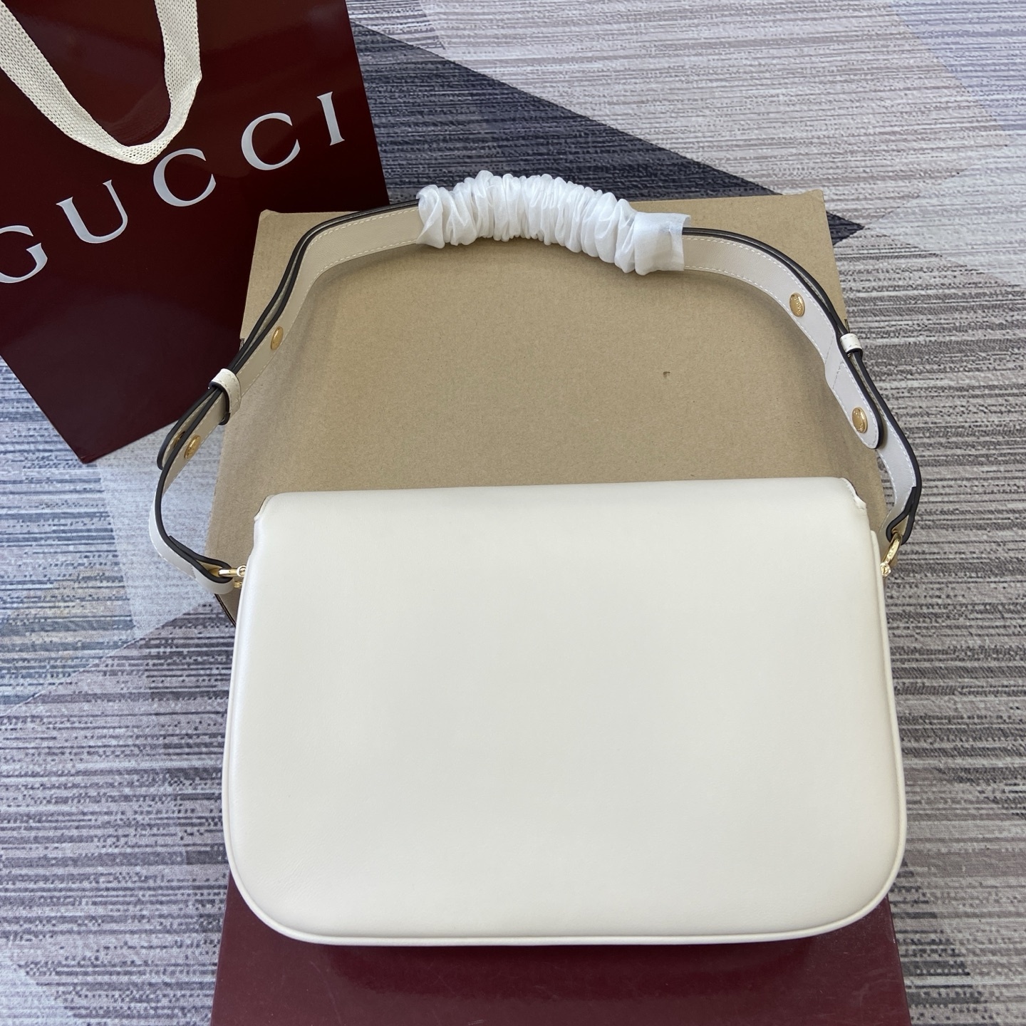 The Gucci 847063_2: A Closer Look at Gucci’s Iconic Design