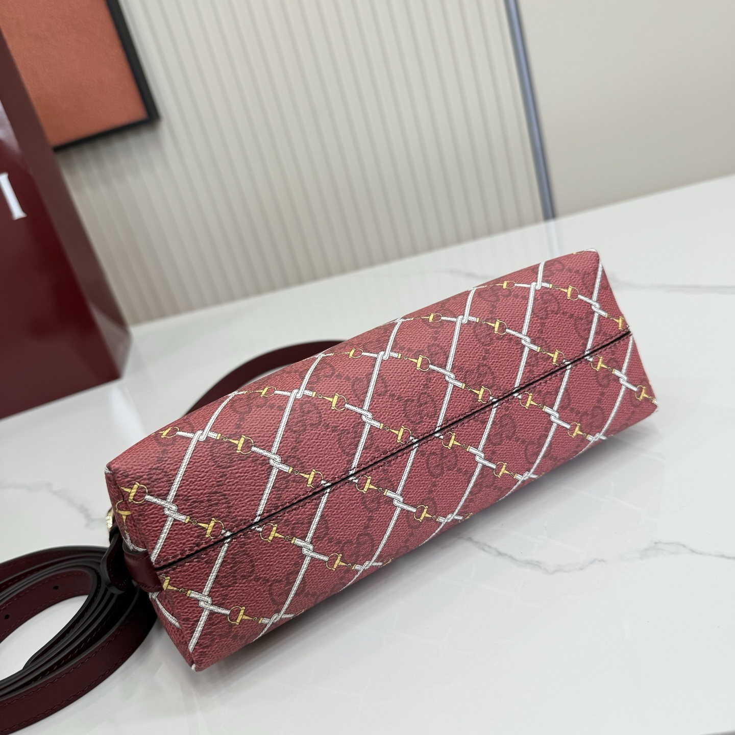 The Gucci 847450_2: A Closer Look at Gucci’s Iconic Design