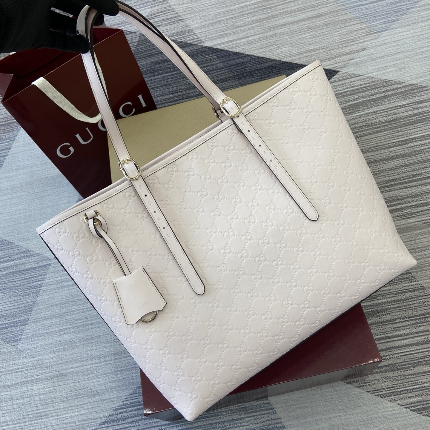 The Gucci 847455: A Closer Look at Gucci’s Iconic Design