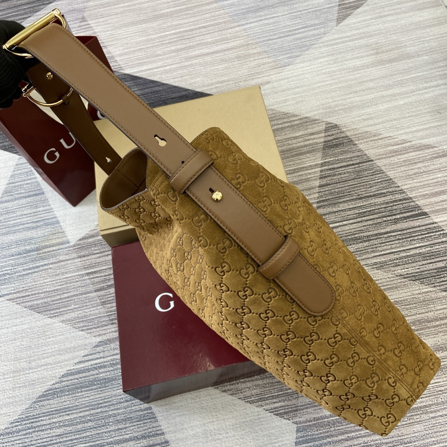 The Gucci 850546_7: A Closer Look at Gucci’s Iconic Design