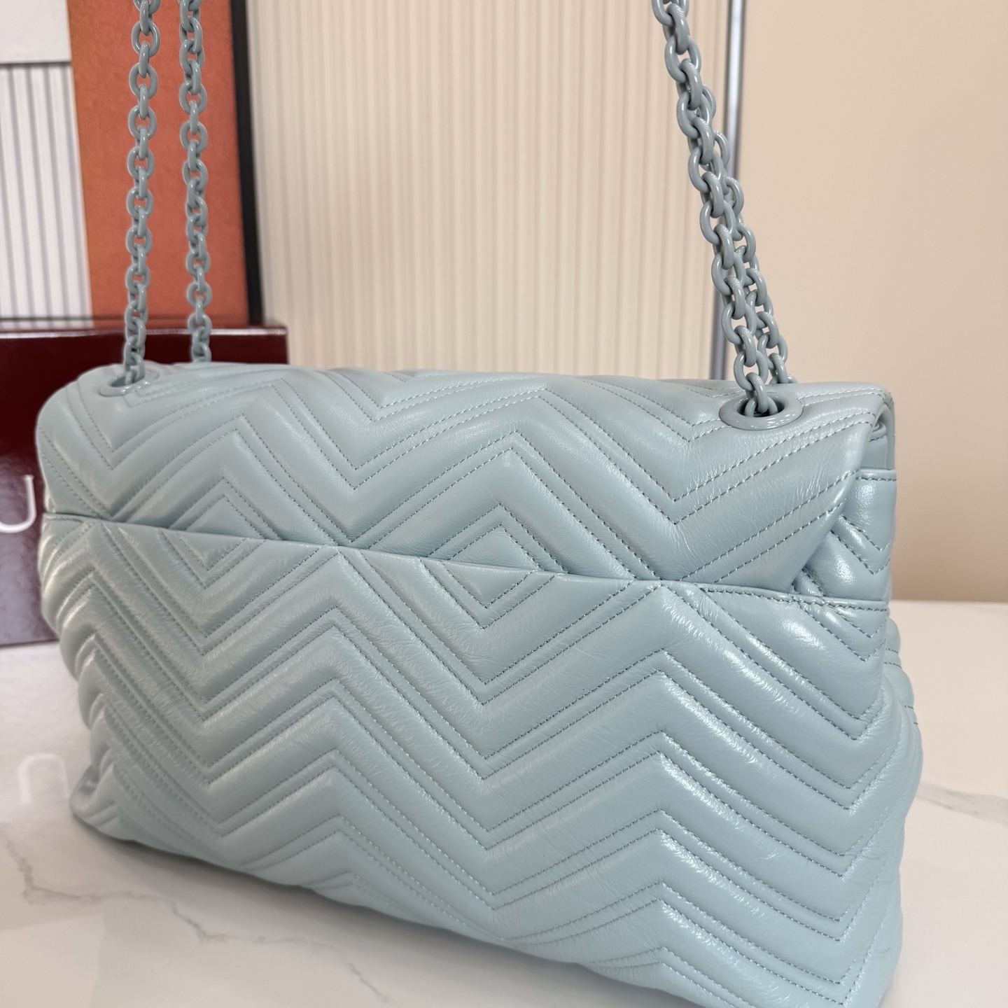 The Gucci 850659: A Closer Look at Gucci’s Iconic Design