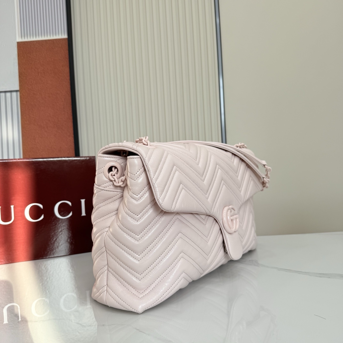The Gucci 850659_2: A Closer Look at Gucci’s Iconic Design