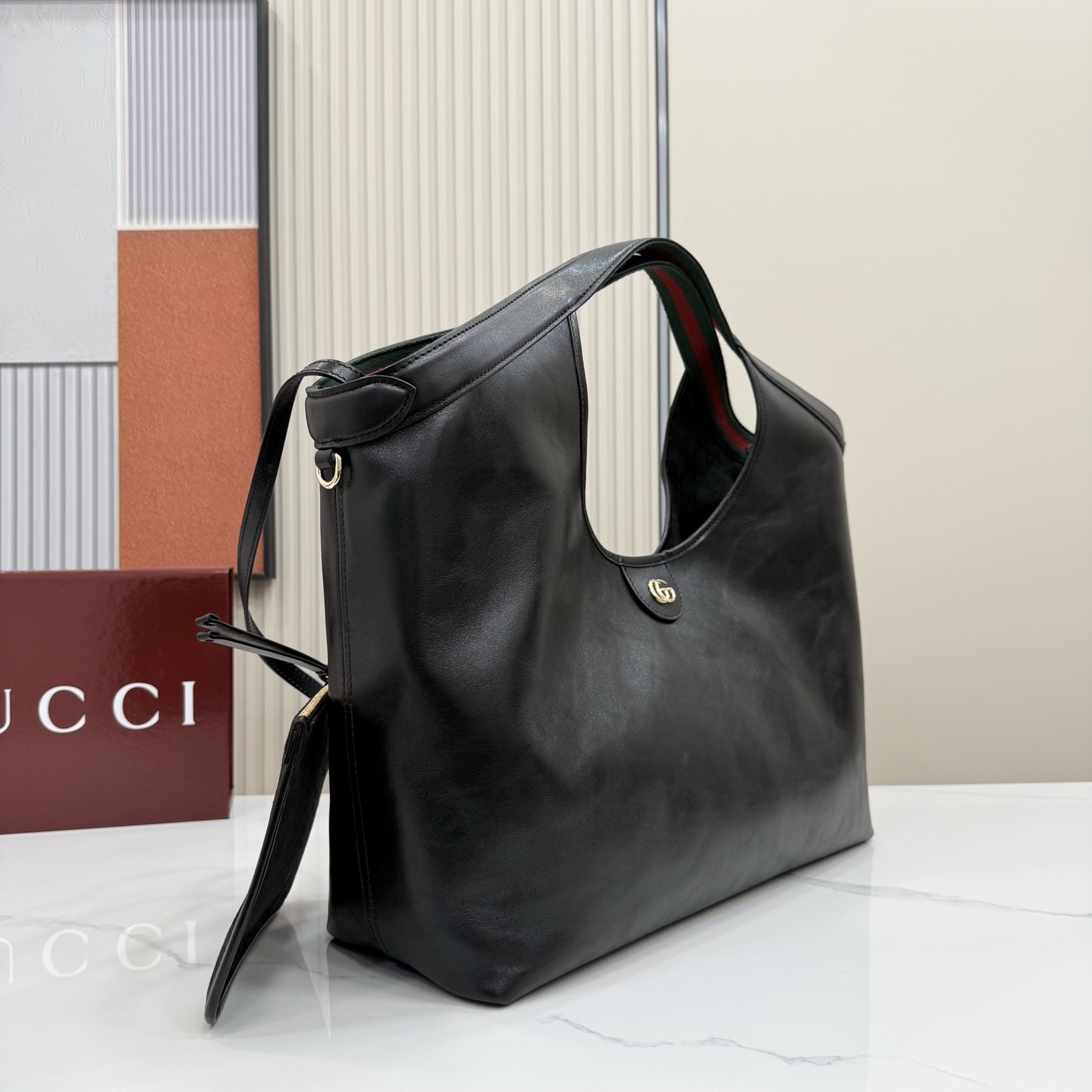 The Gucci 853971: A Closer Look at Gucci’s Iconic Design