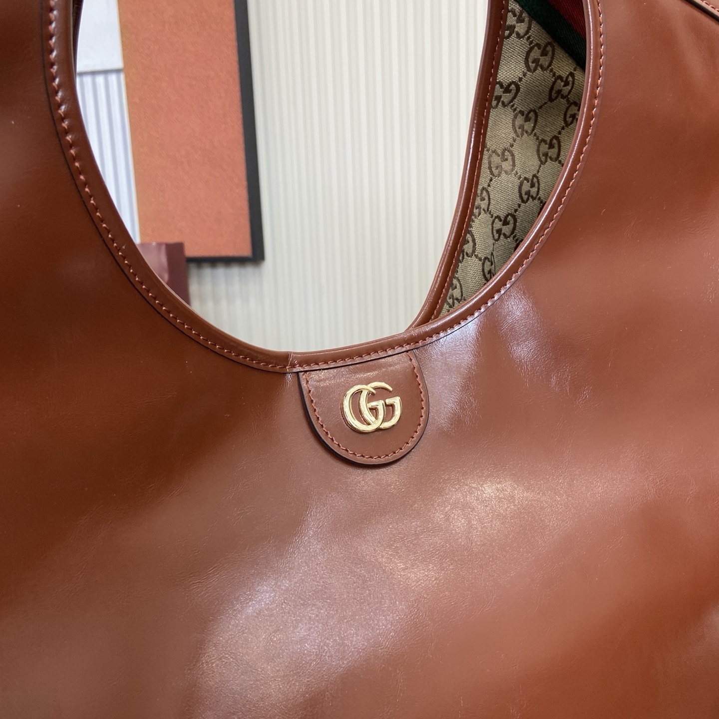 The Gucci 853971_2: A Closer Look at Gucci’s Iconic Design