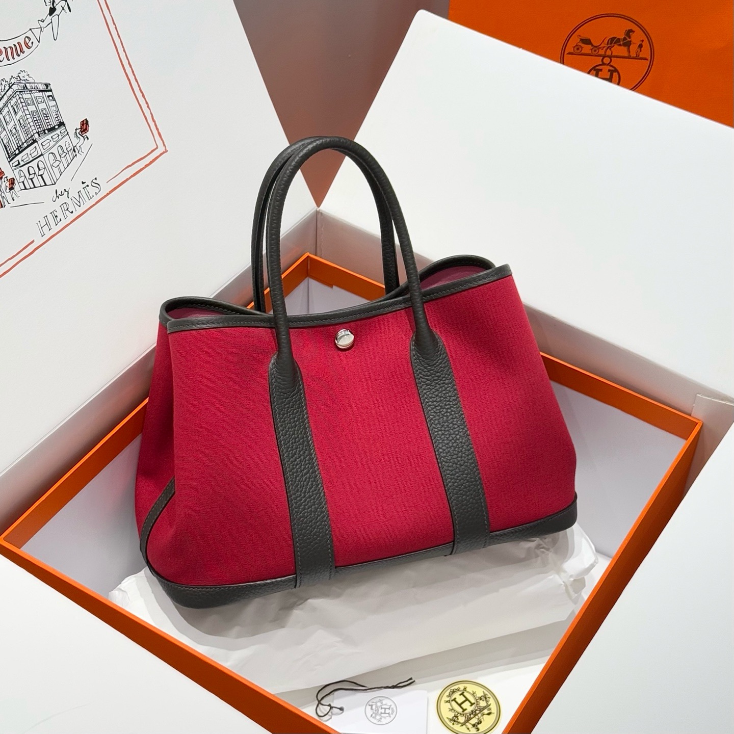 The Hermes Garden Party 30cm Bag Canvas Negonda Leather 12: A Closer Look at Hermès’s Iconic Design