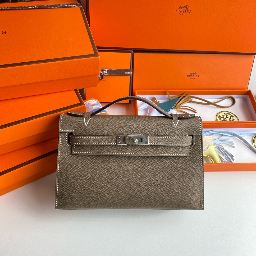 The Hermes Mini Kelly Pochette Bag 22cm Epsom Leather 12: A Closer Look at Hermès’s Iconic Design