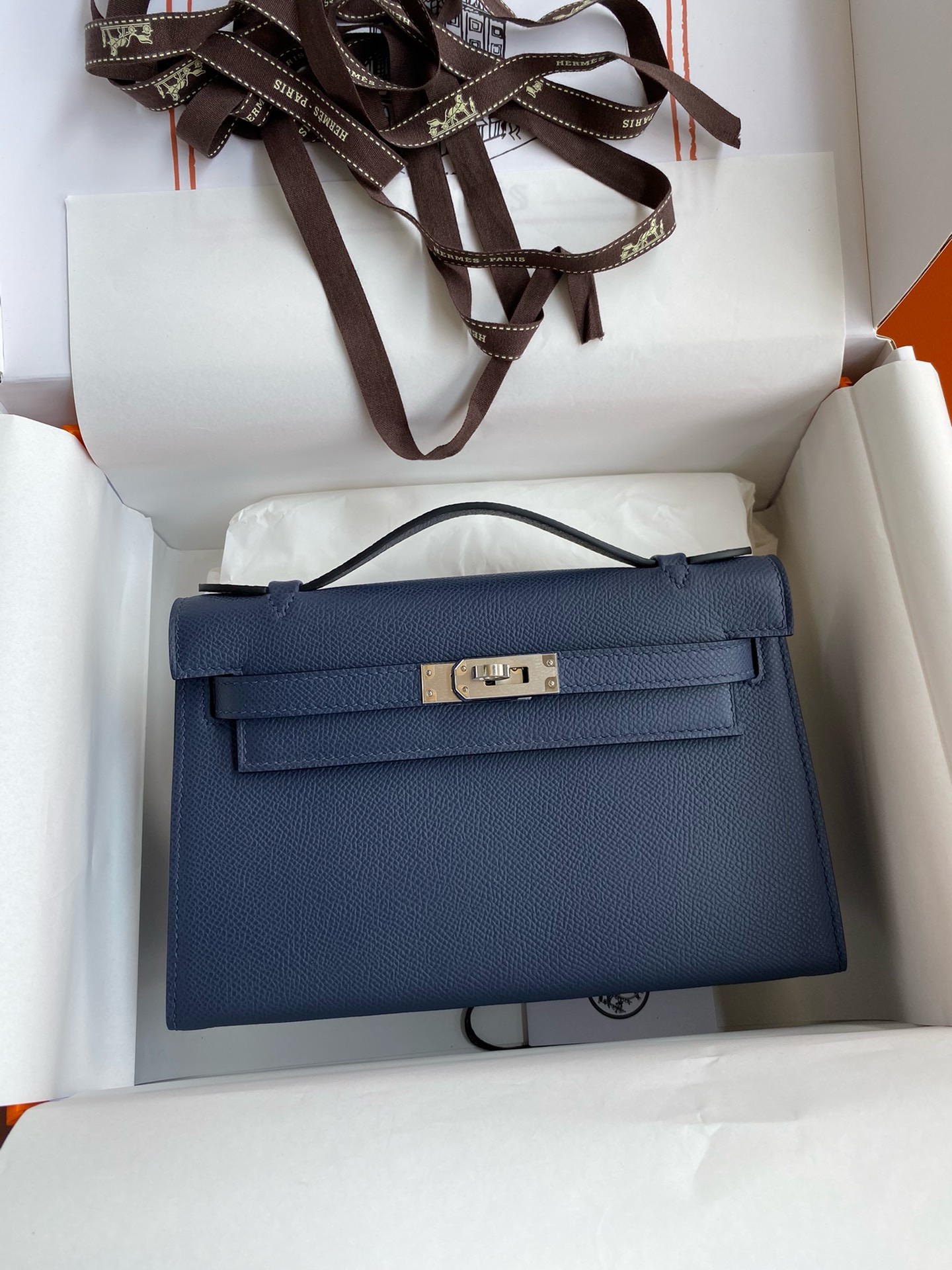 The Hermes Mini Kelly Pochette Bag 22cm Epsom Leather 30: A Closer Look at Hermès’s Iconic Design