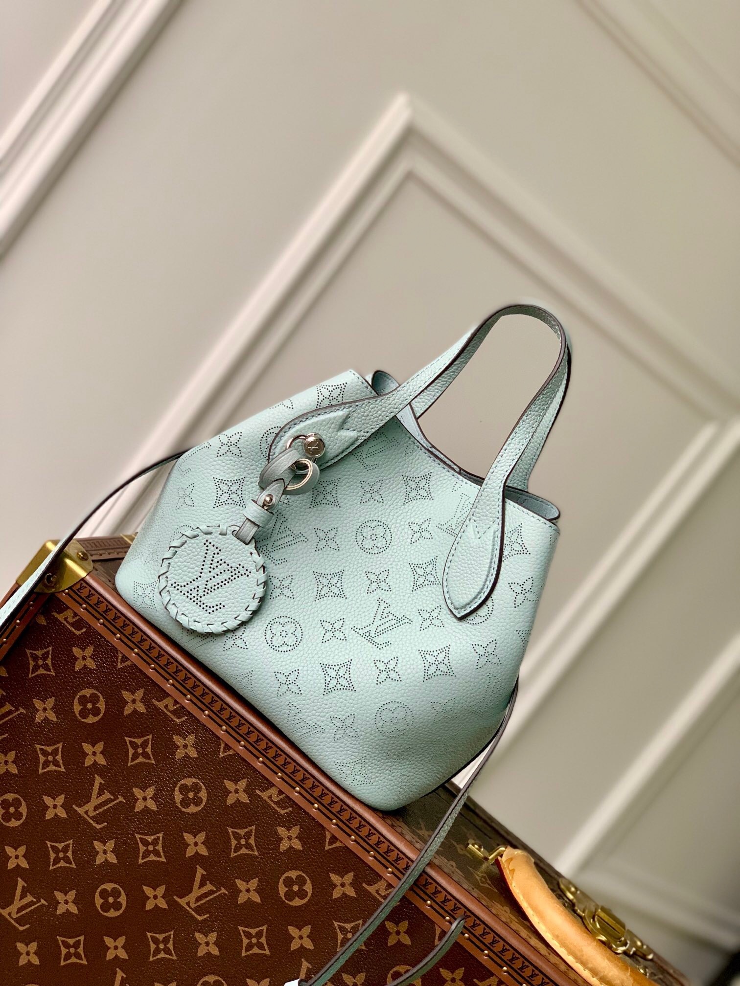 The LV M21849 01: A Closer Look at Louis Vuitton’s Iconic Design