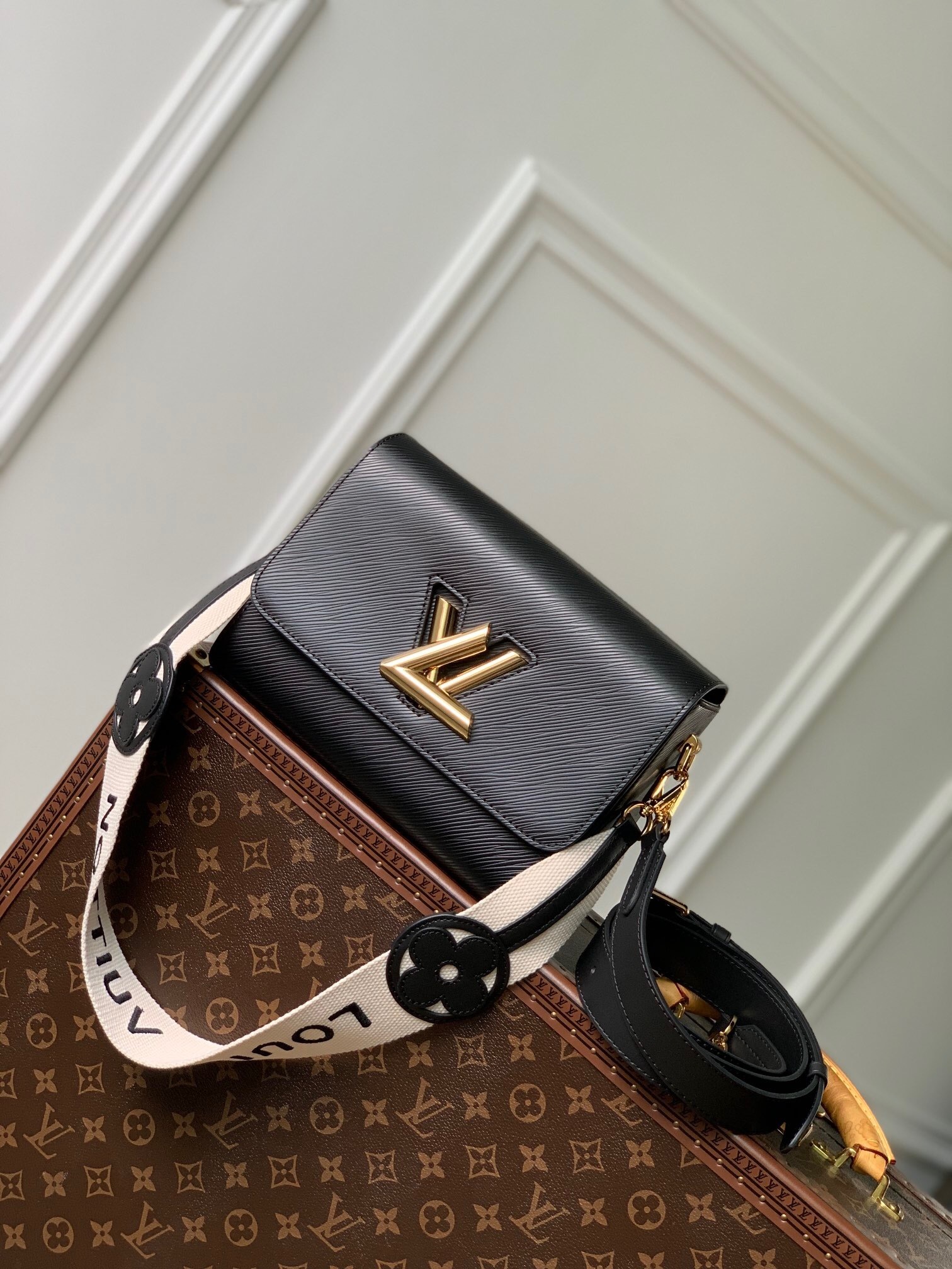 The LV M24765 01: A Closer Look at Louis Vuitton’s Iconic Design